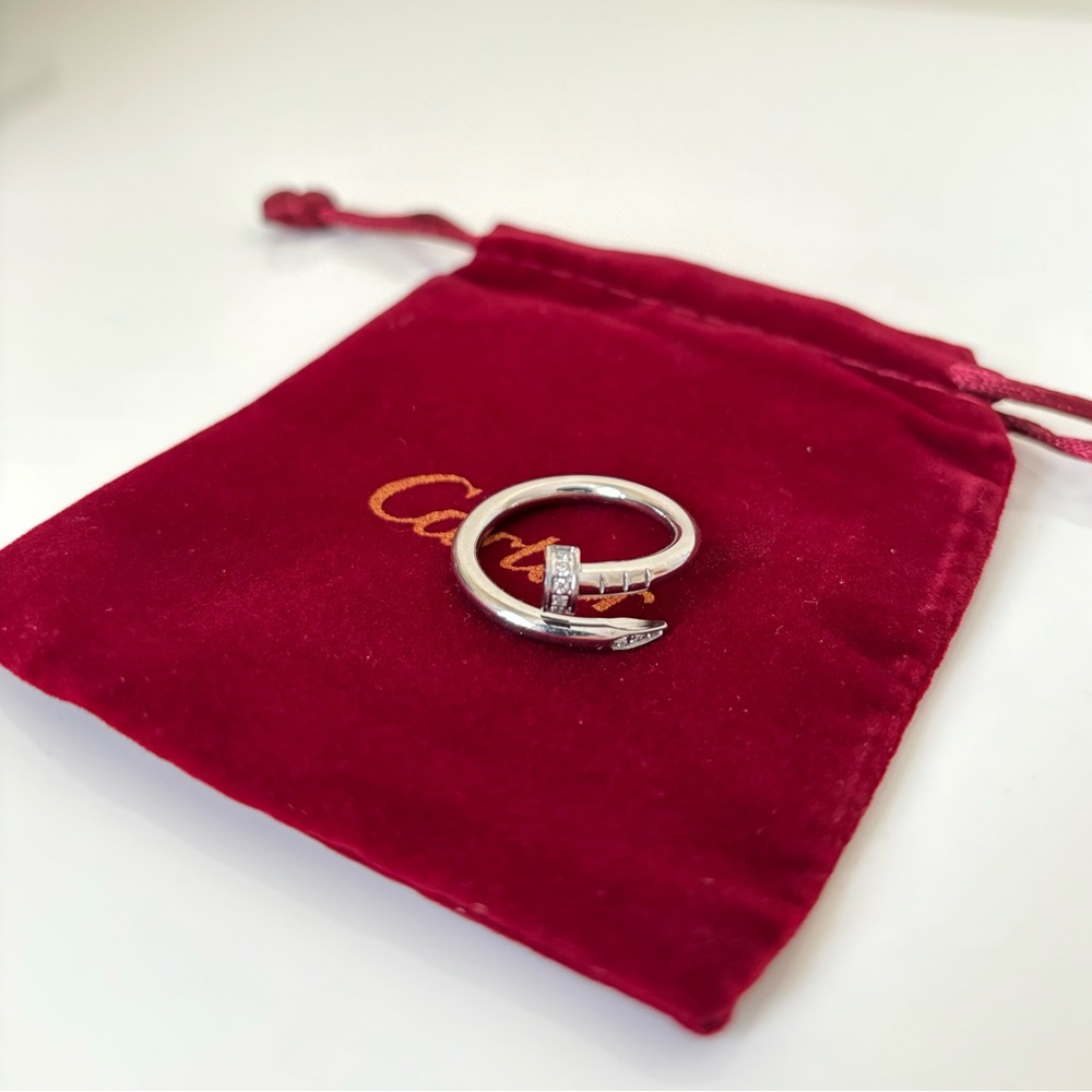 Juste en clou ring